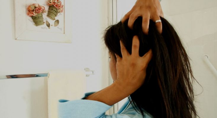 apply-coconut-oil-to-hair